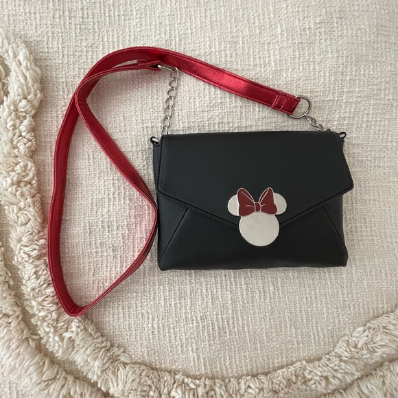 NWOT DISNEY MINNIE ENVELOPE PURSE - Picture 1 of 7
